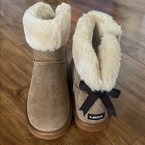 Lamo Women's Brown Fur-Lined Winter Boots